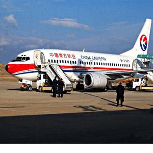 南宁吴圩航空运输航空快运业稳步发展的原因是什么？